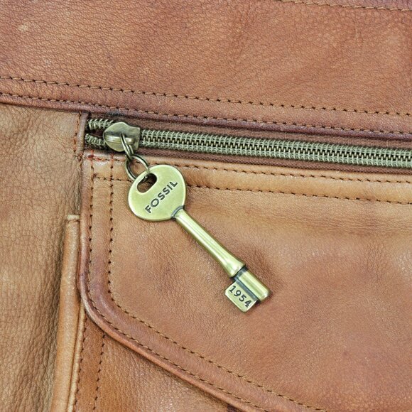 Fossil Brown Pebbled Leather Shoulder Bag Zip Closure Purse with Key Charm 75082 - Picture 12 of 12